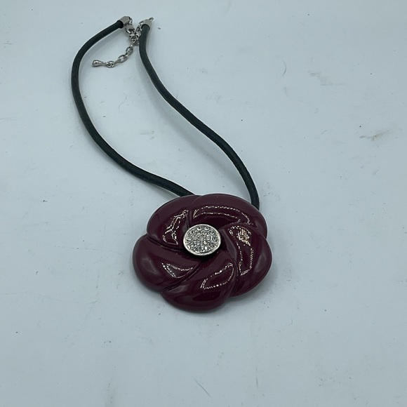 “FLORAL PENDANT NECKLACE” Costume Jewelry. - Picture 3 of 11